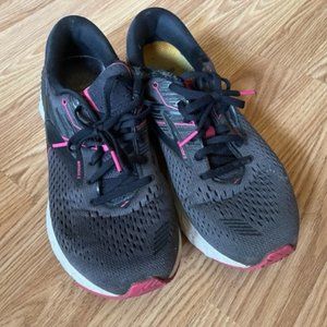 Brooks Womens Adrenaline GTS 19 1202841B069 Black running shoes